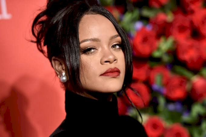 Rihanna Dikecam, Gunakan Lagu Berisi Hadis di Fashion Show Lingerie